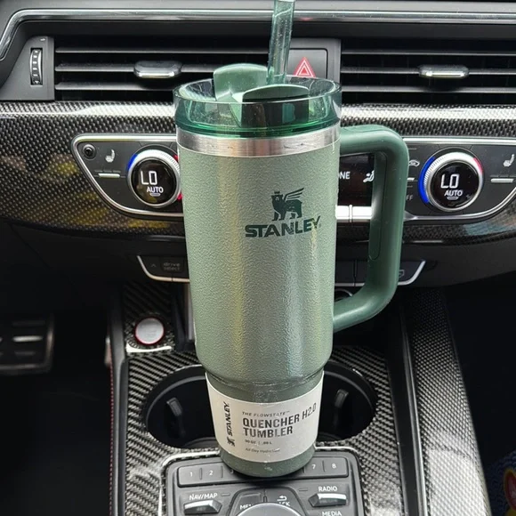 Stanley Green Quencher H2.0 Tumbler - Picture 1 of 1
